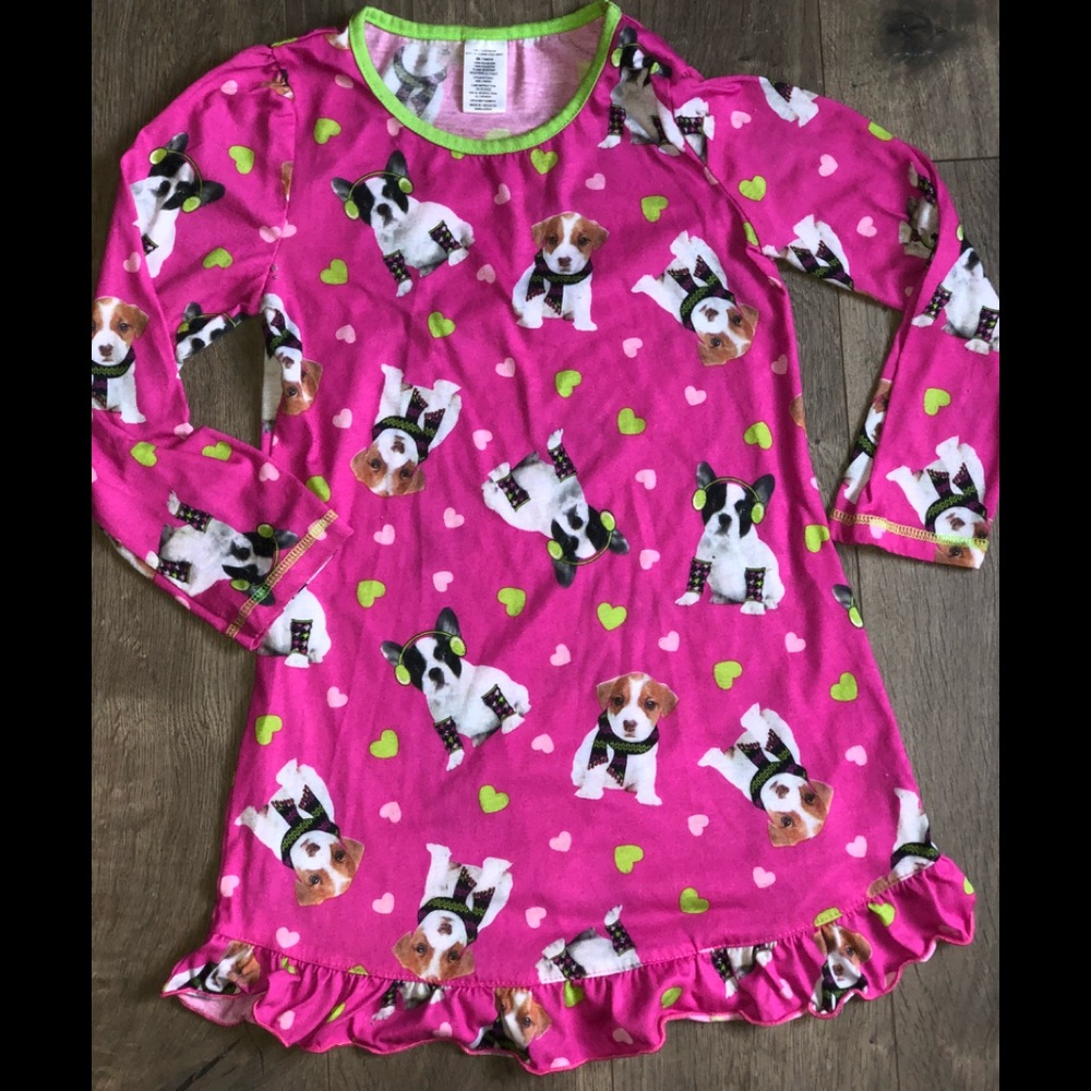 Girls 5/6 nightgown 😴😴